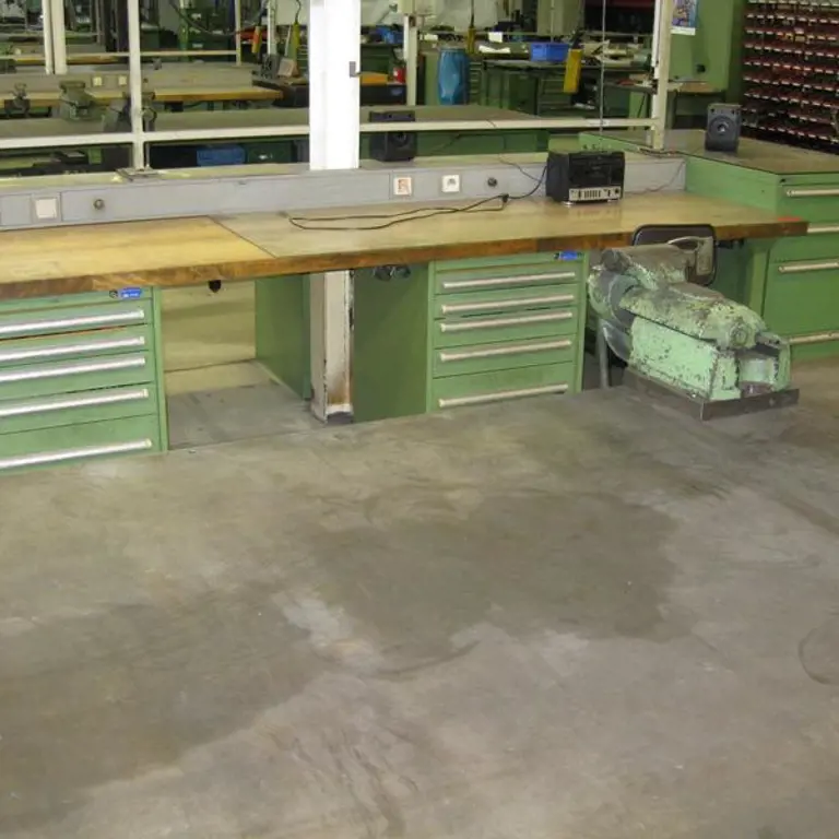 9 lfm. workbench