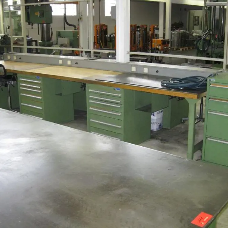 9 lfm. workbench