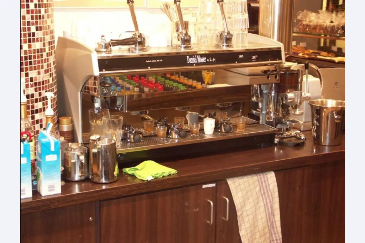 hochwertiges Gastro-, Backshop- und Kantinenequipment
-5