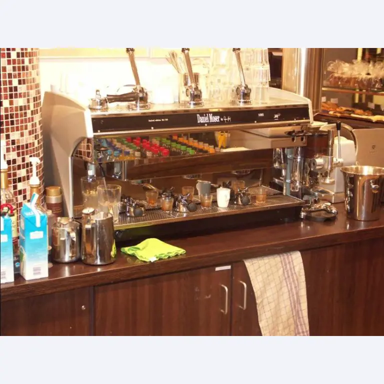 hochwertiges Gastro-, Backshop- und Kantinenequipment
-5