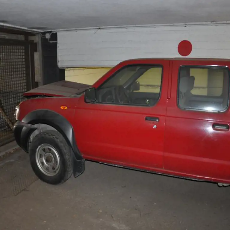 Camion Pick up/ accidenté NISSAN D 22/ Pick up 4 WD Profi