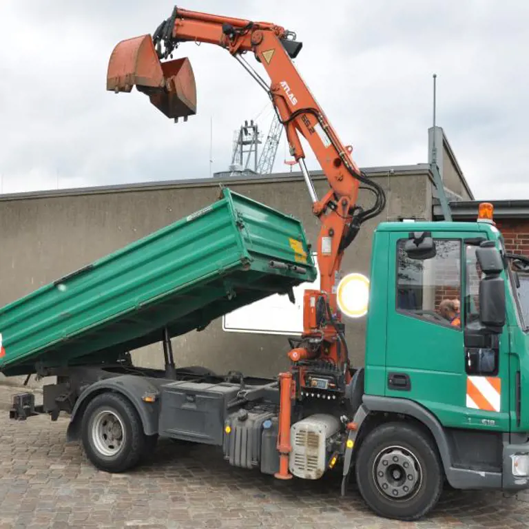 LKW offener Kasten - Dreiseiten Kipper mit Kran  IVECO M 102/ 100 E