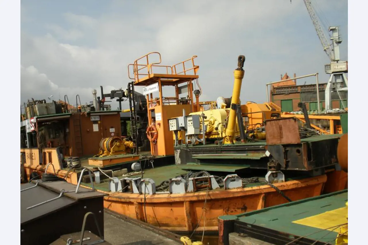 well-maintained Vessel Ice boat/ tug<br>"Hugo Lentz"-1