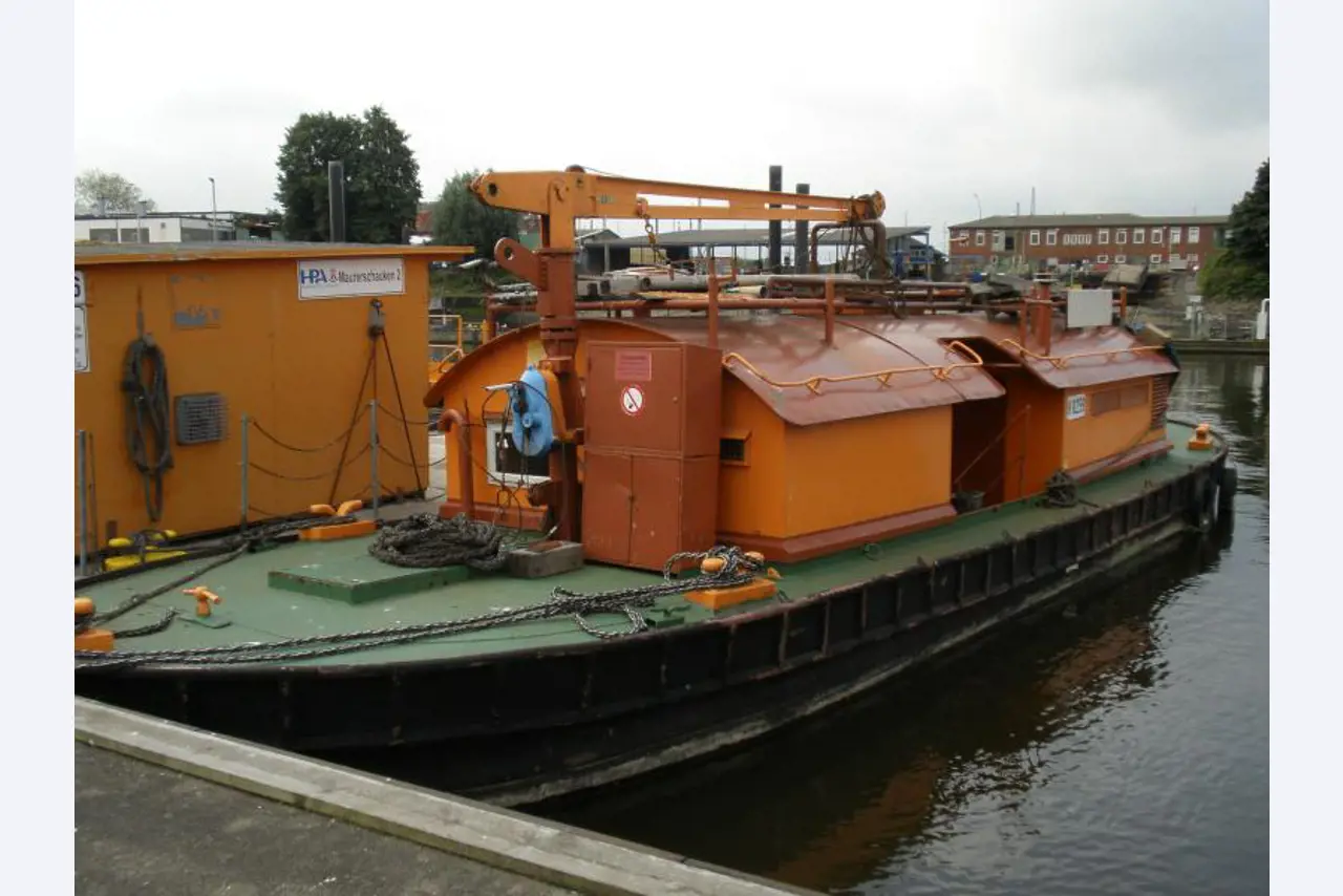well-maintained Vessel Ice boat/ tug<br>"Hugo Lentz"-1
