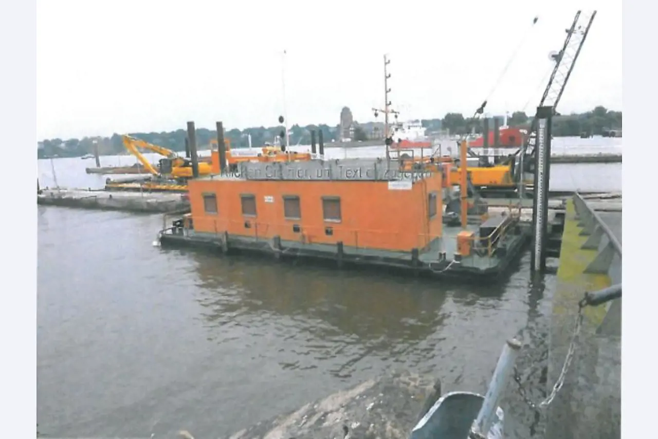 well-maintained Vessel Ice boat/ tug<br>"Hugo Lentz"-1