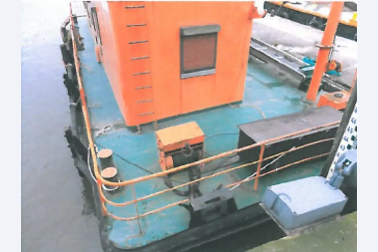 well-maintained Vessel Ice boat/ tug<br>"Hugo Lentz"-4