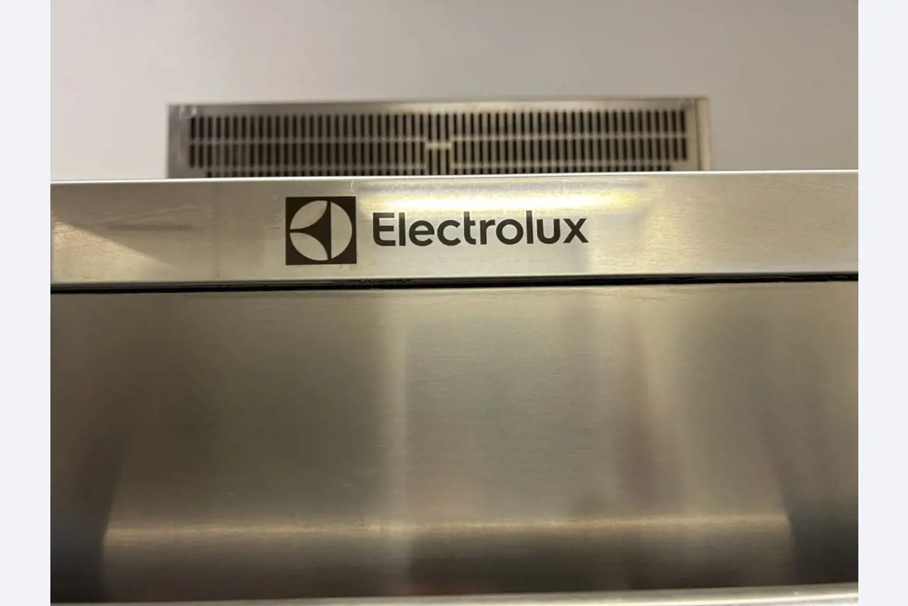 Različna oprema za menze in delavnice z območja pristanišča-4