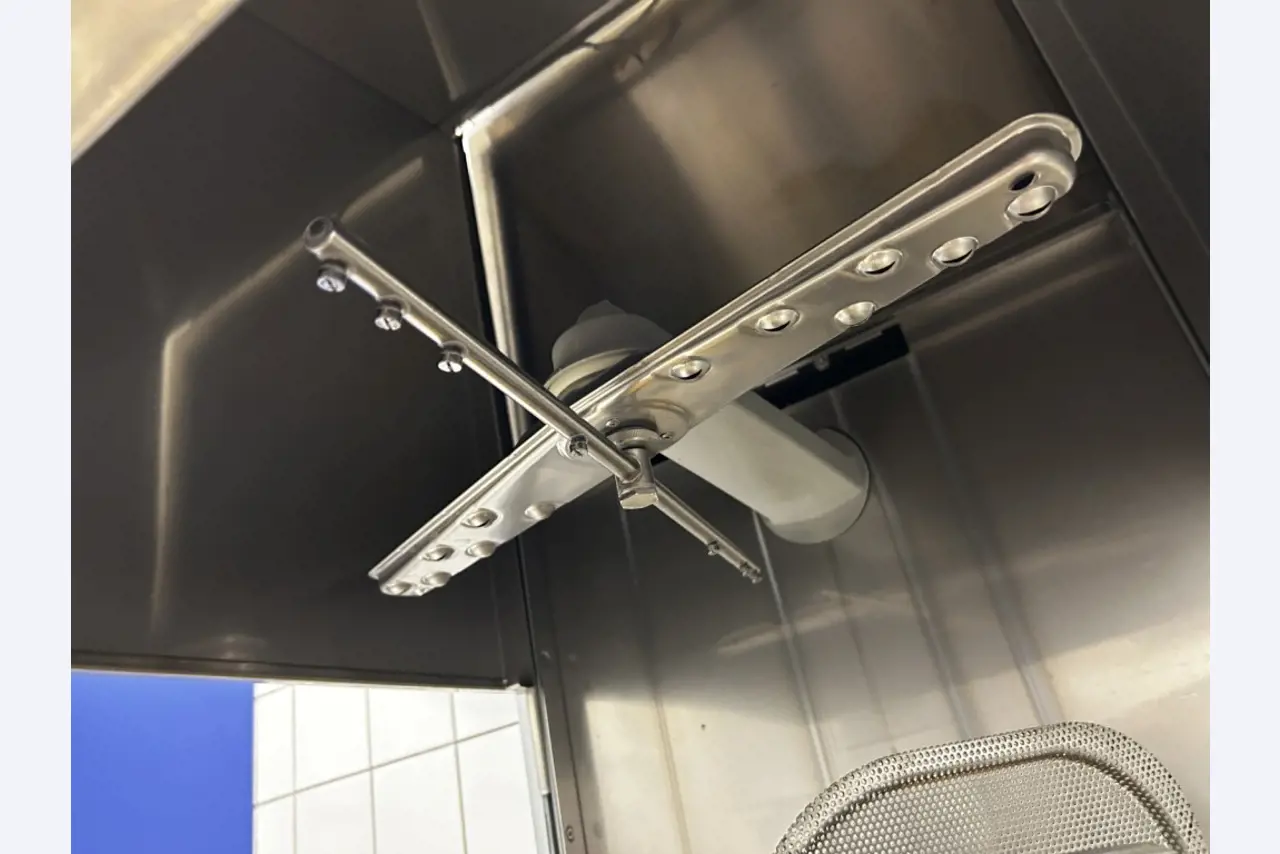 Različna oprema za menze in delavnice z območja pristanišča-5