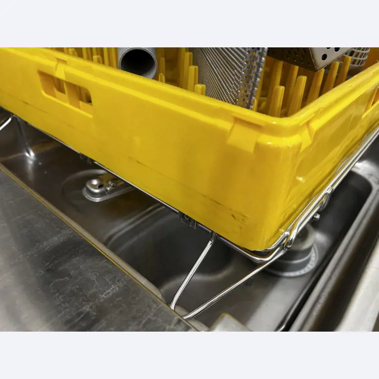 Različna oprema za menze in delavnice z območja pristanišča-6