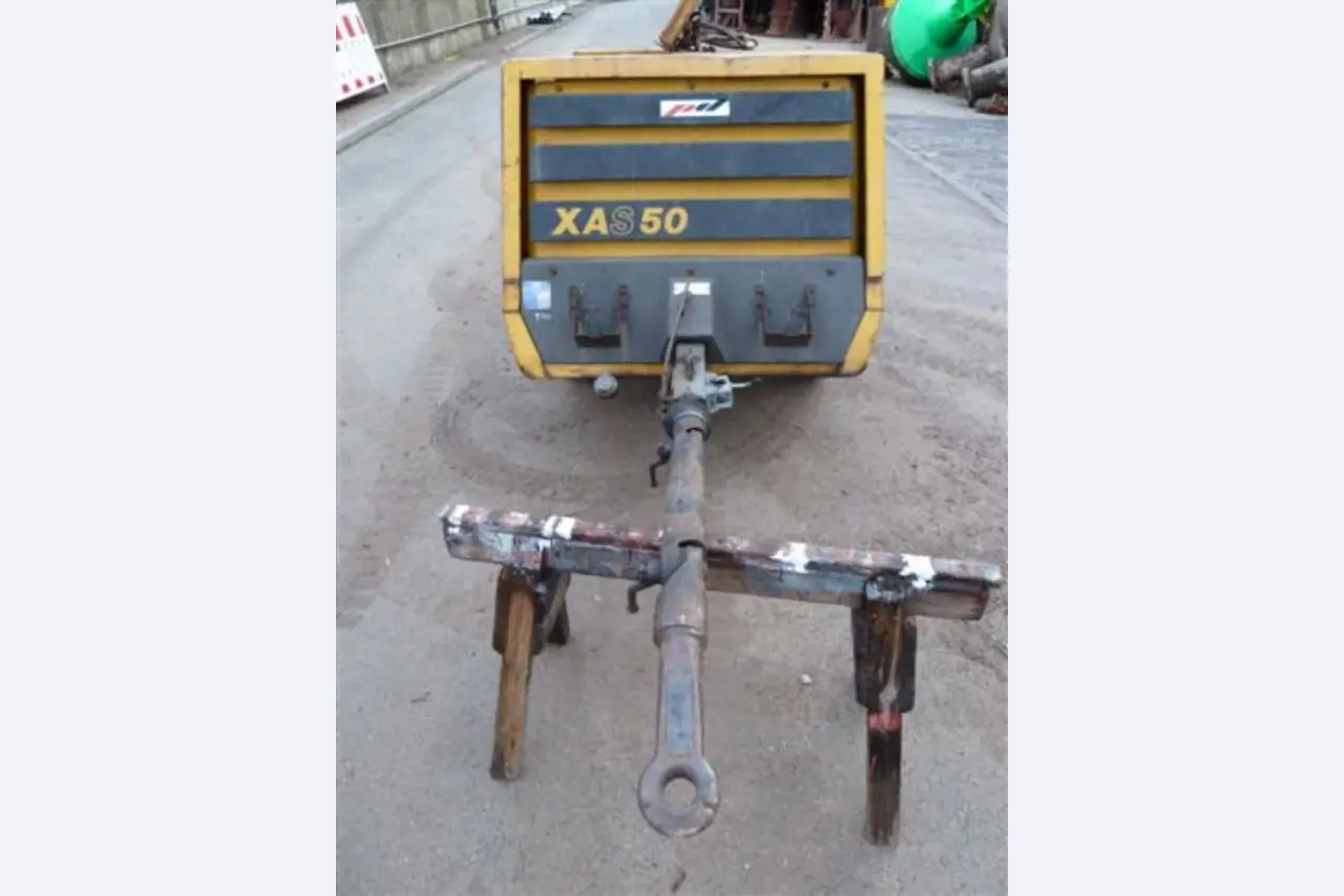 well-maintained Vessel Ice boat/ tug<br>"Hugo Lentz"-11