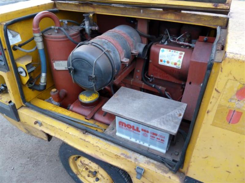 well-maintained Vessel Ice boat/ tug<br>"Hugo Lentz"-8