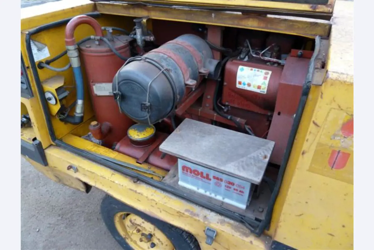 well-maintained Vessel Ice boat/ tug<br>"Hugo Lentz"-8