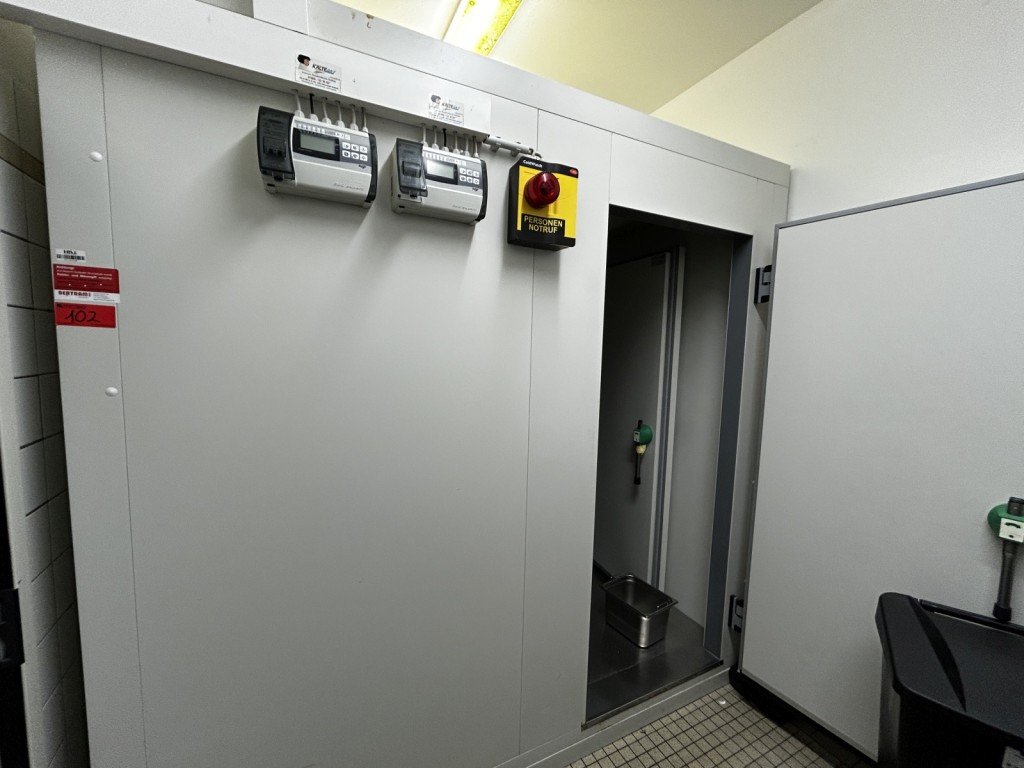 div. Kantineneinrichtung sowie Werkstattzubehör aus dem Hafenumfeld-2