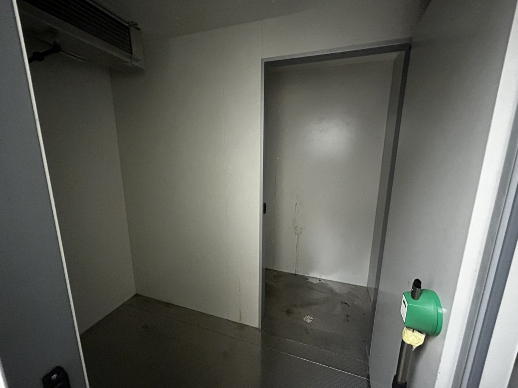 div. Kantineneinrichtung sowie Werkstattzubehör aus dem Hafenumfeld-4