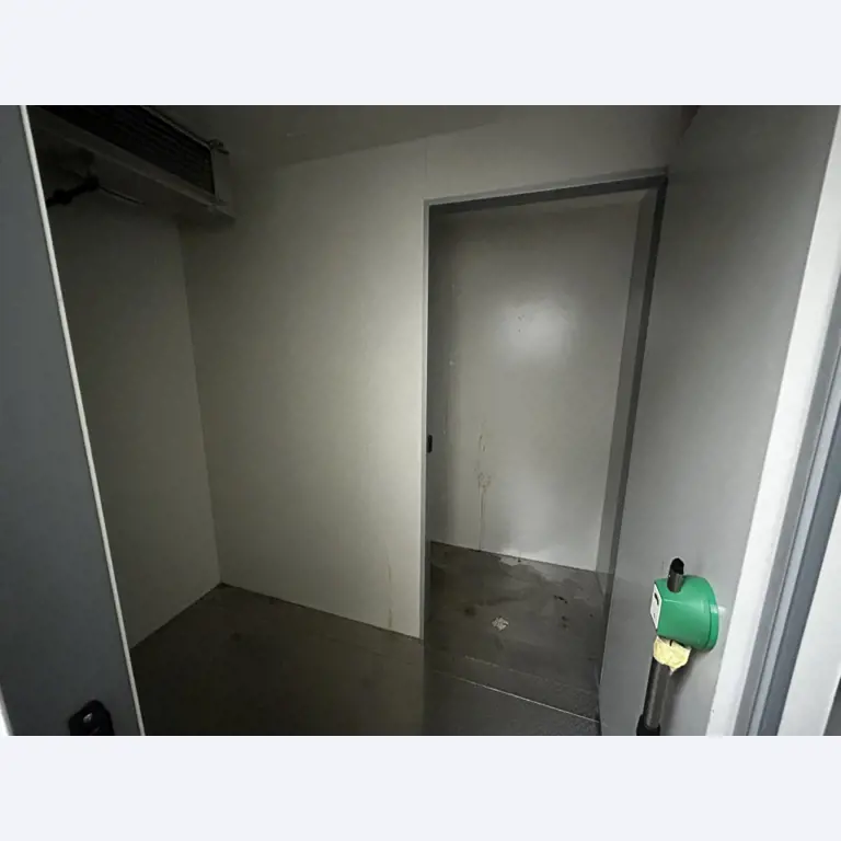 Različna oprema za menze in delavnice z območja pristanišča-4