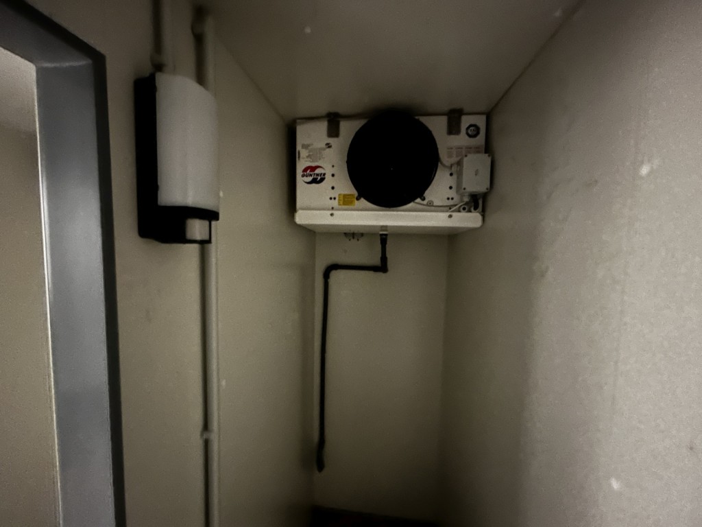 div. Kantineneinrichtung sowie Werkstattzubehör aus dem Hafenumfeld-5