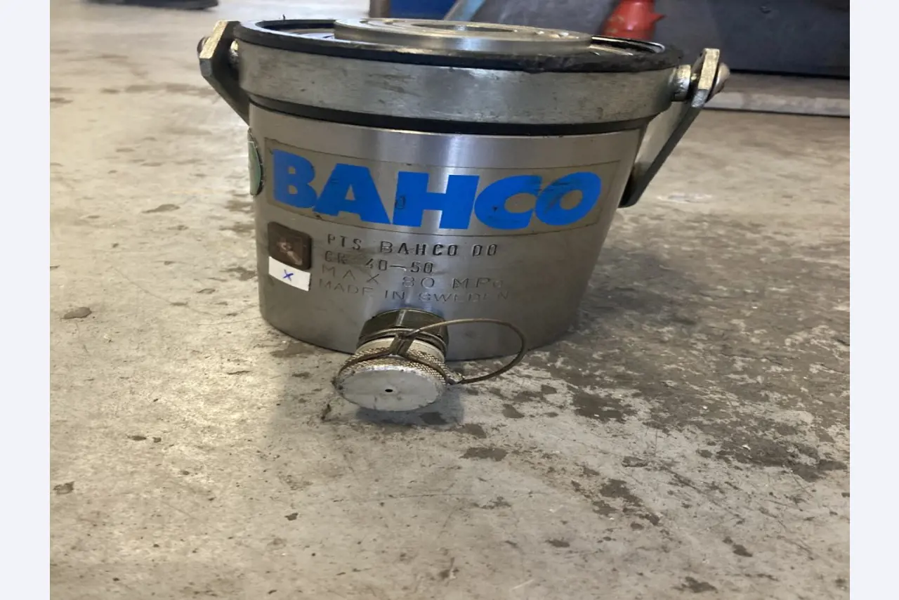 Werkstatt/ Klempnereinrichtung aus dem Hafenumfeld-1