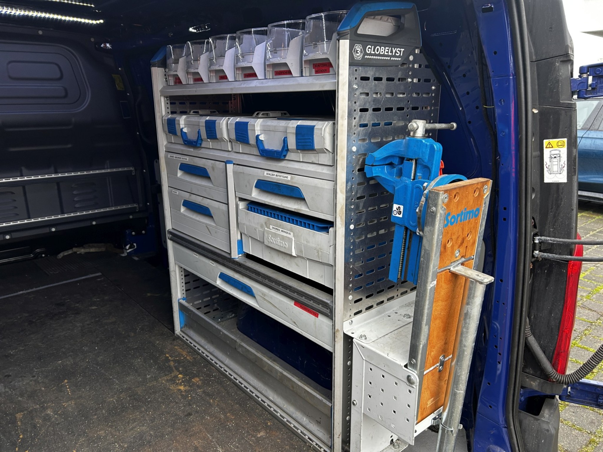 div. Kantineneinrichtung sowie Werkstattzubehör aus dem Hafenumfeld-14