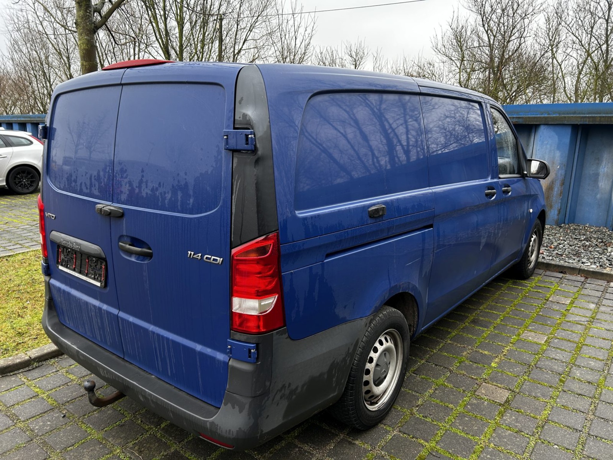 div. Kantineneinrichtung sowie Werkstattzubehör aus dem Hafenumfeld-5