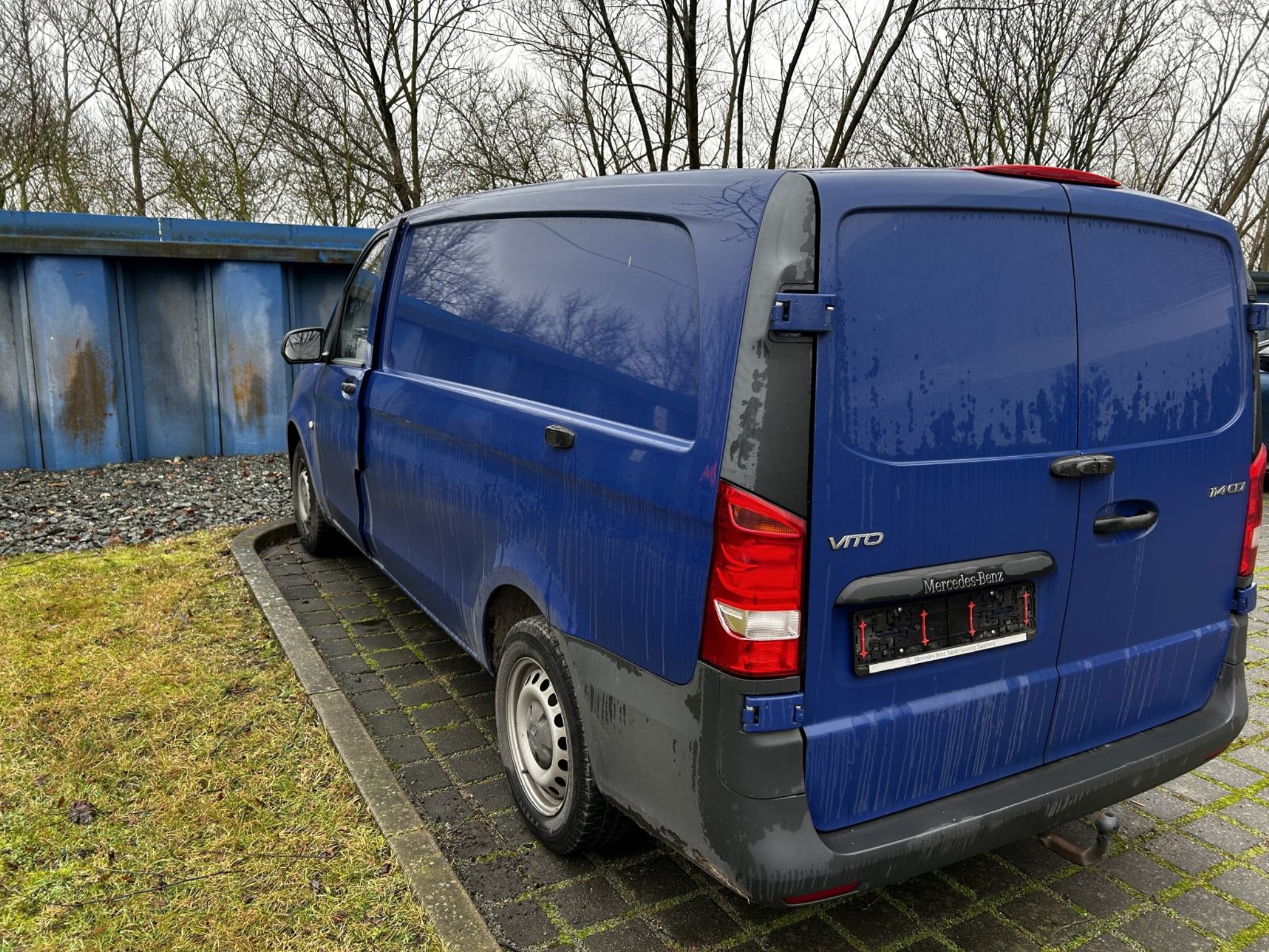 div. Kantineneinrichtung sowie Werkstattzubehör aus dem Hafenumfeld-7