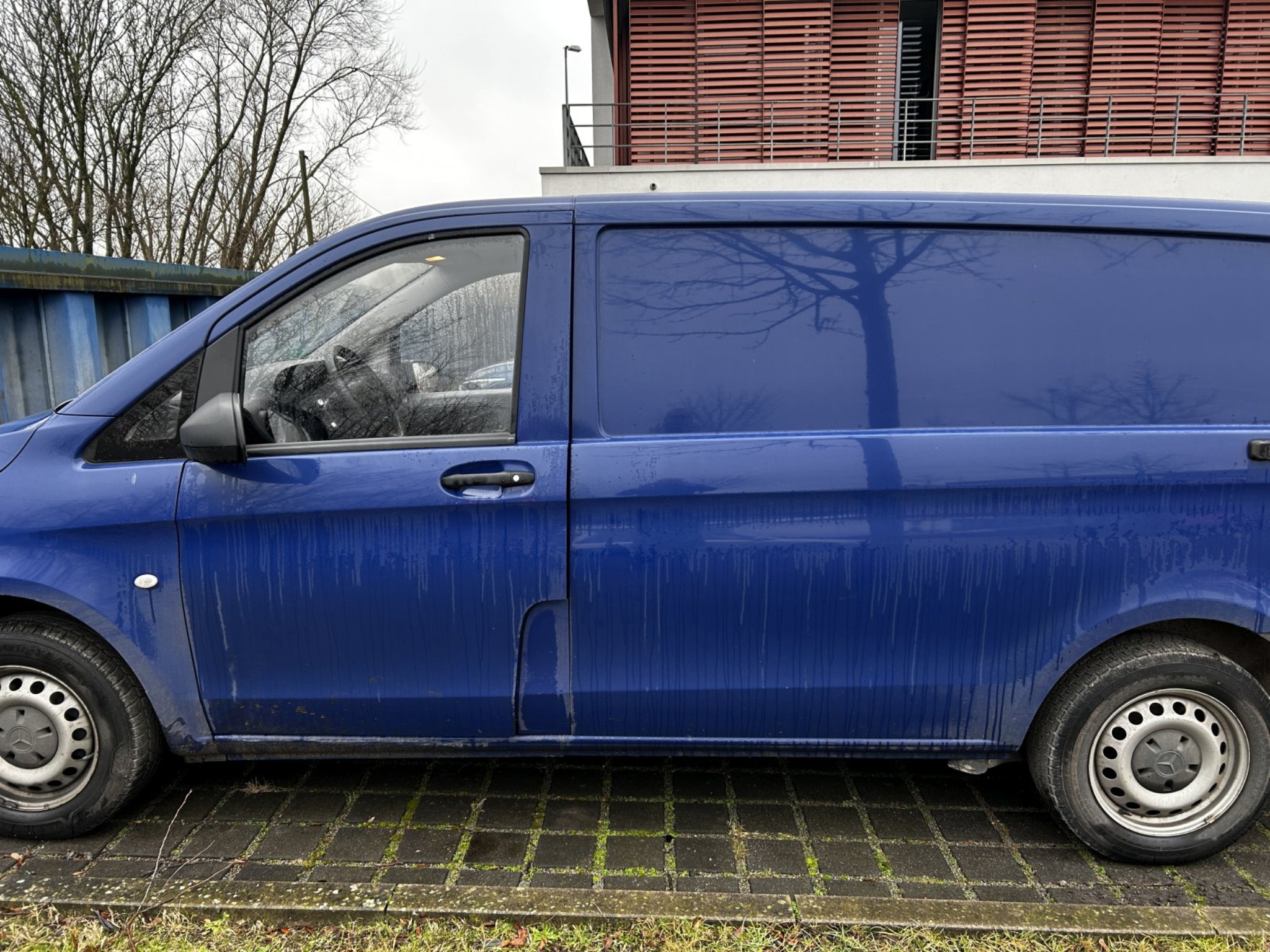 div. Kantineneinrichtung sowie Werkstattzubehör aus dem Hafenumfeld-8