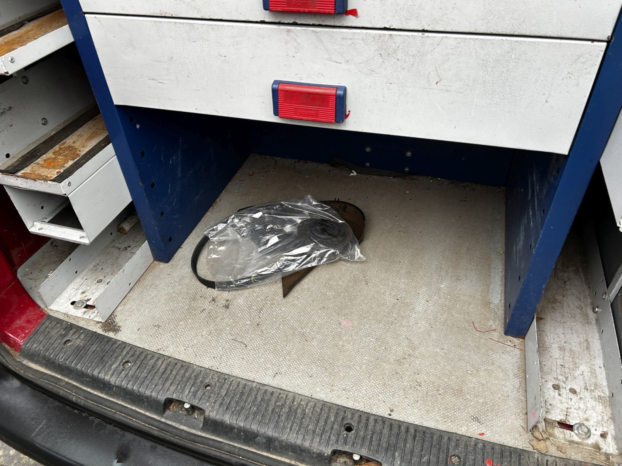 div. Kantineneinrichtung sowie Werkstattzubehör aus dem Hafenumfeld-18