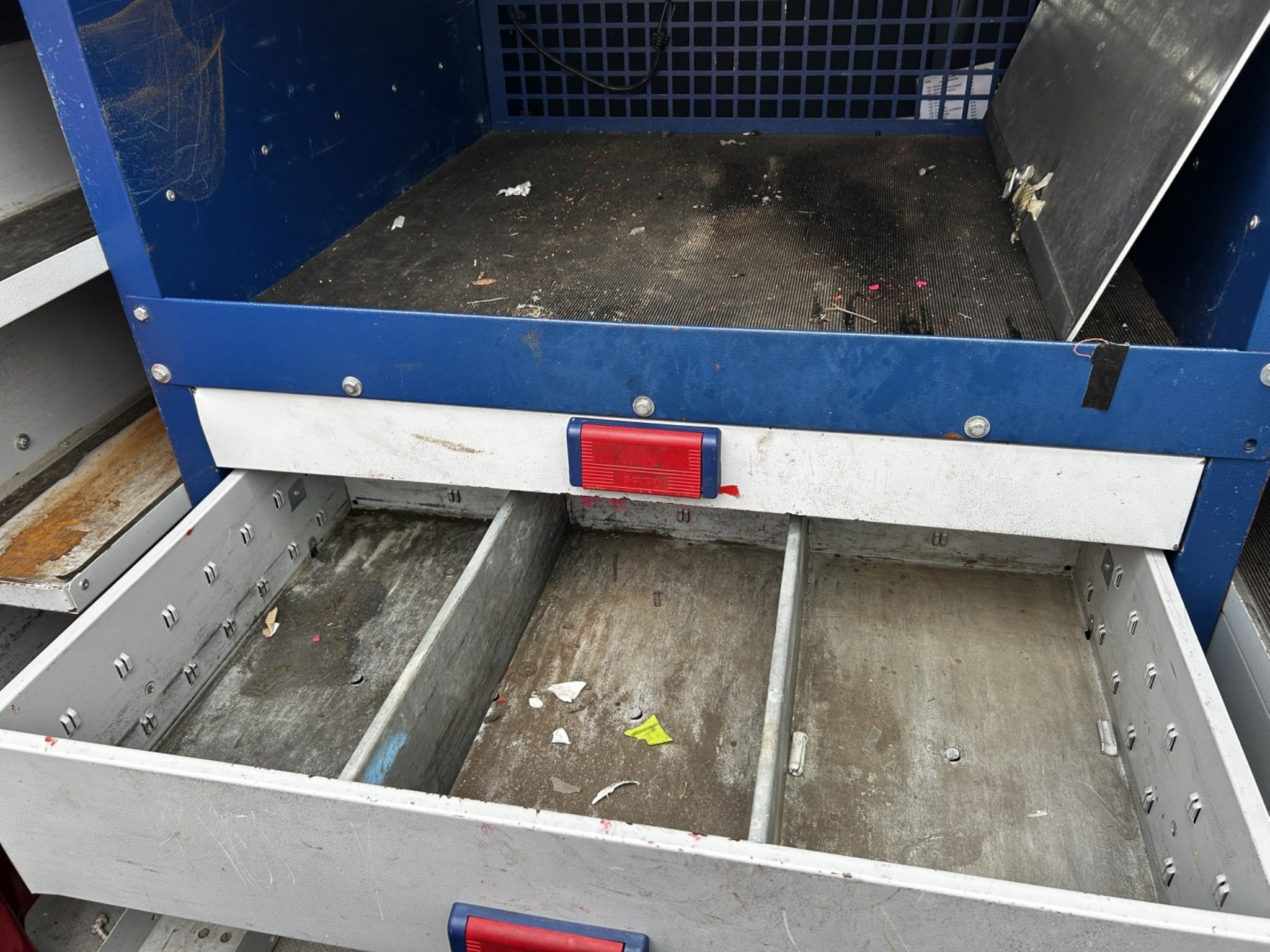 div. Kantineneinrichtung sowie Werkstattzubehör aus dem Hafenumfeld-19