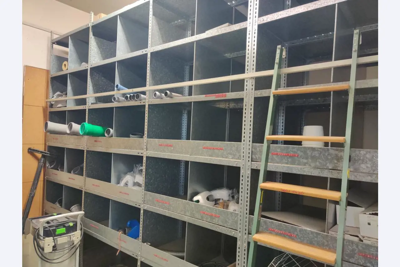 Equipos de taller y fontanería de la zona portuaria-1