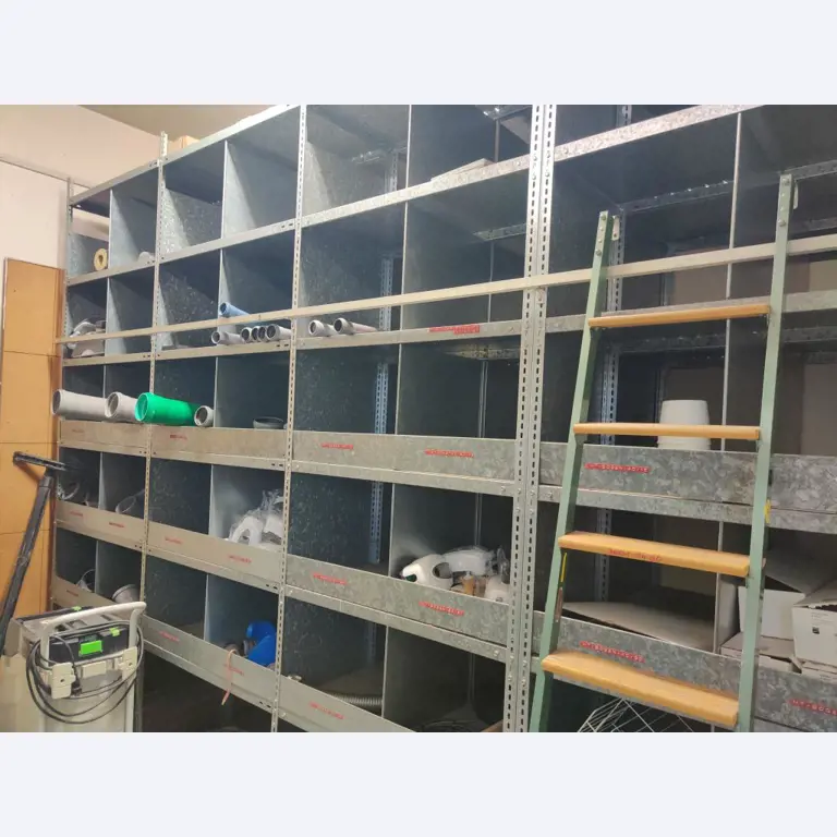 Equipos de taller y fontanería de la zona portuaria-1