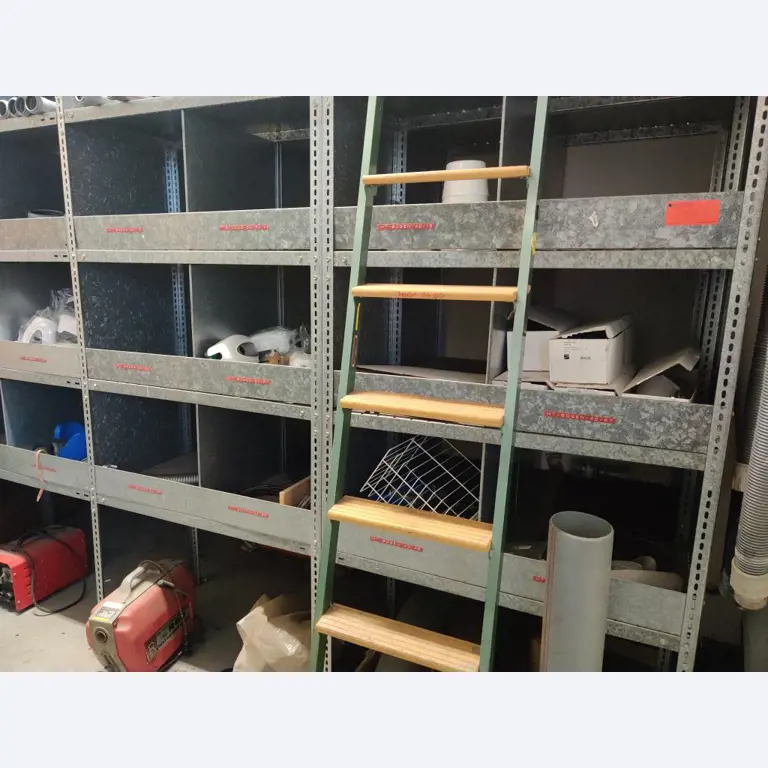 Equipos de taller y fontanería de la zona portuaria-2