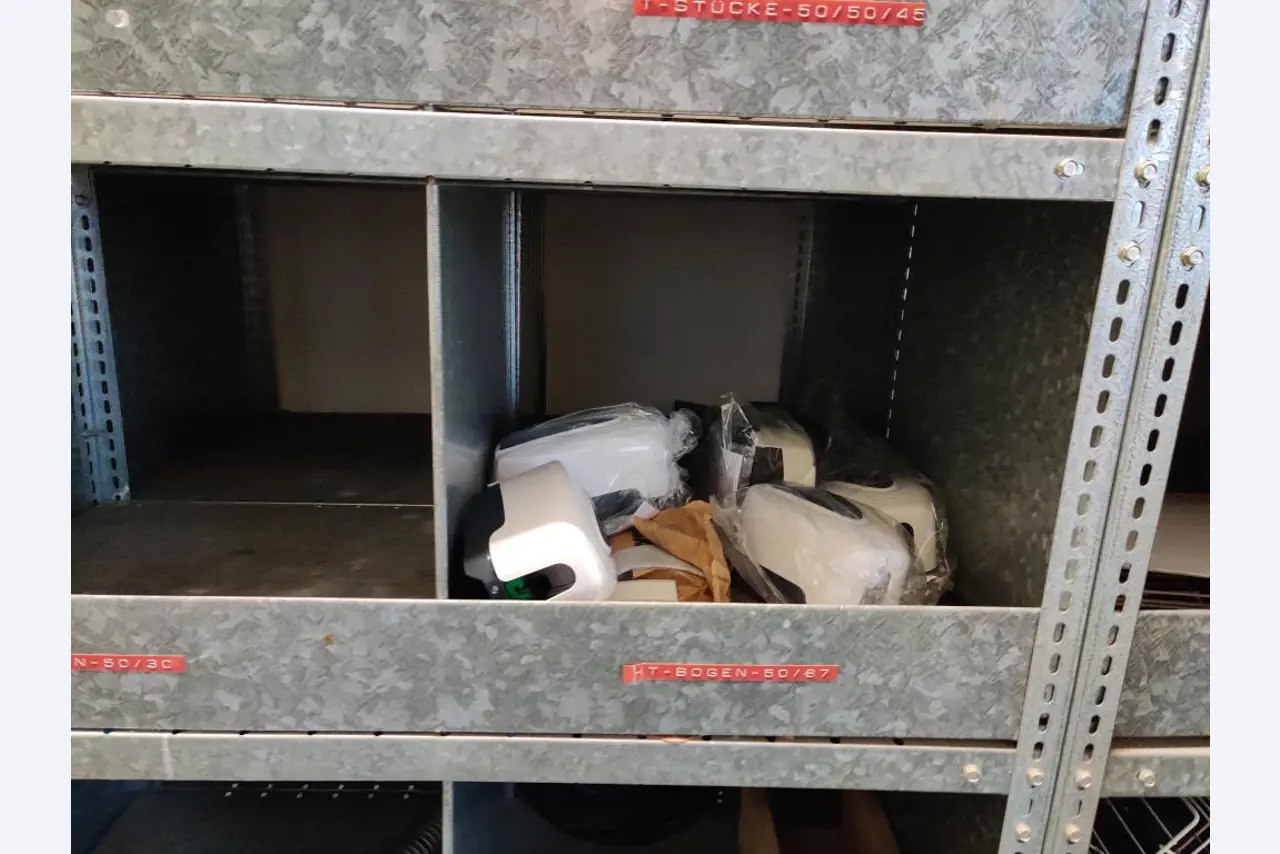 Equipos de taller y fontanería de la zona portuaria-3