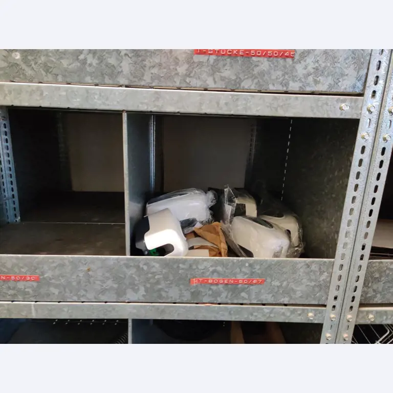 Equipos de taller y fontanería de la zona portuaria-3