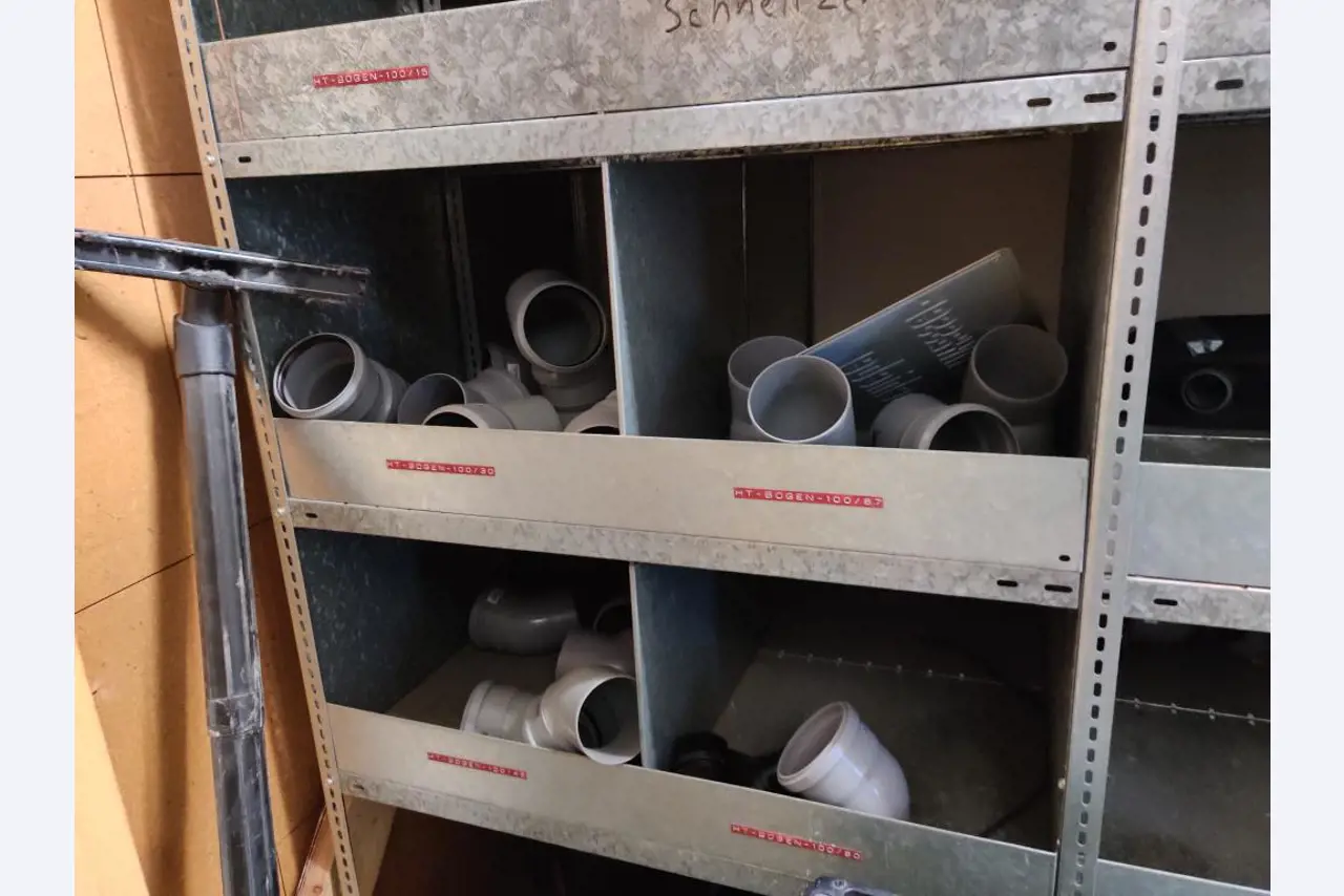 Equipos de taller y fontanería de la zona portuaria-4