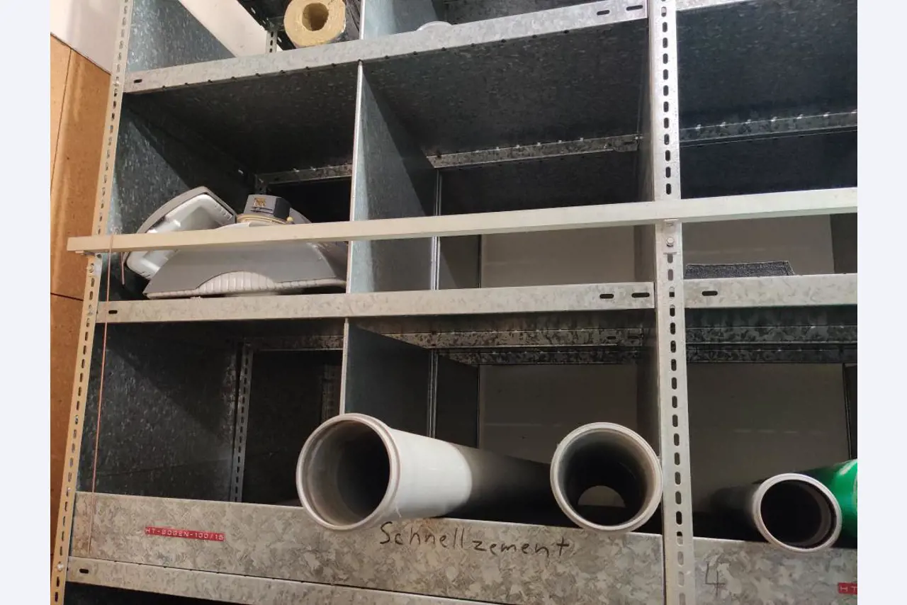 Equipos de taller y fontanería de la zona portuaria-5