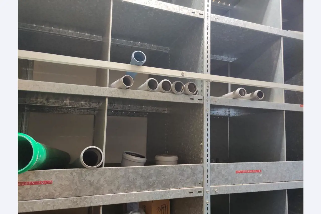 Equipos de taller y fontanería de la zona portuaria-6