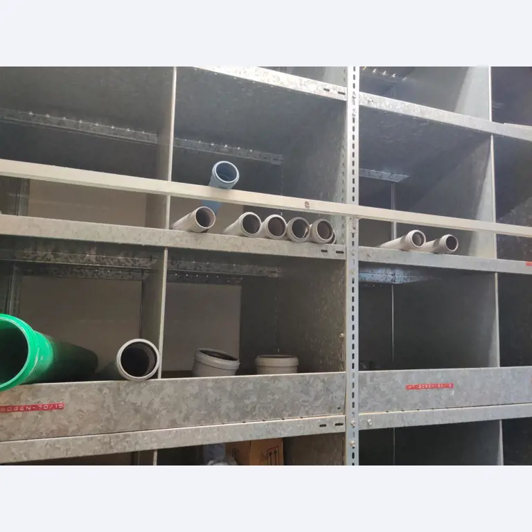 Equipos de taller y fontanería de la zona portuaria-6