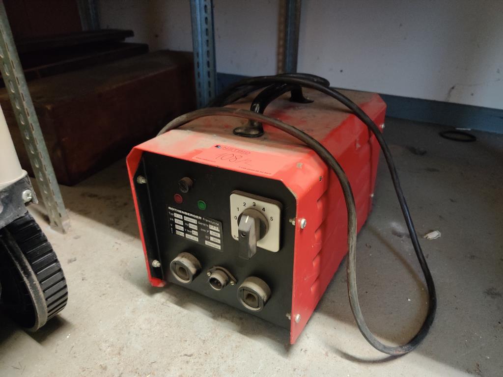 Equipos de taller y fontanería de la zona portuaria-1