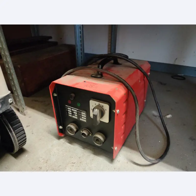 Equipos de taller y fontanería de la zona portuaria-1