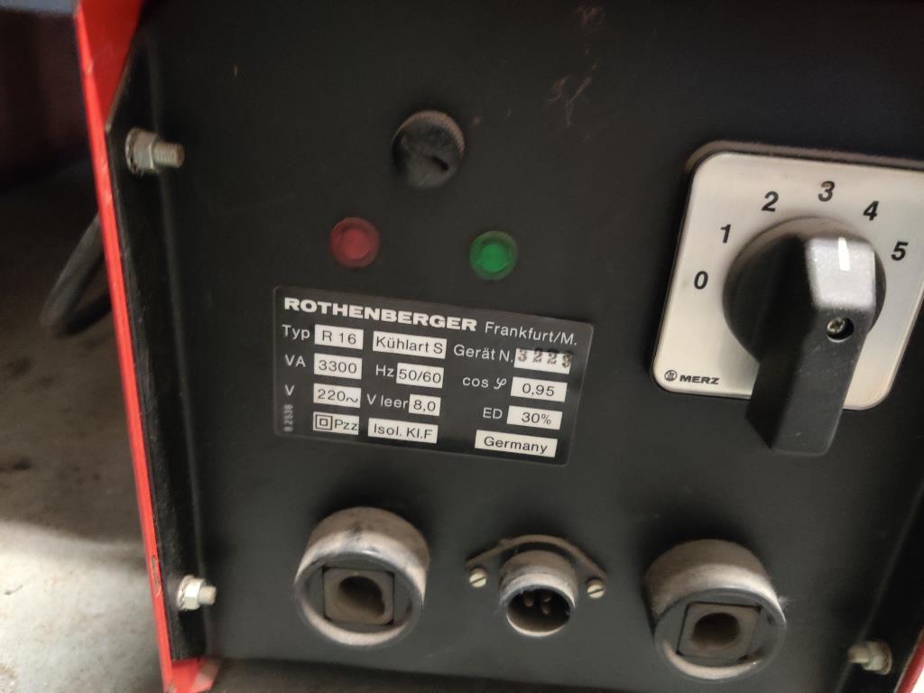 Equipos de taller y fontanería de la zona portuaria-2