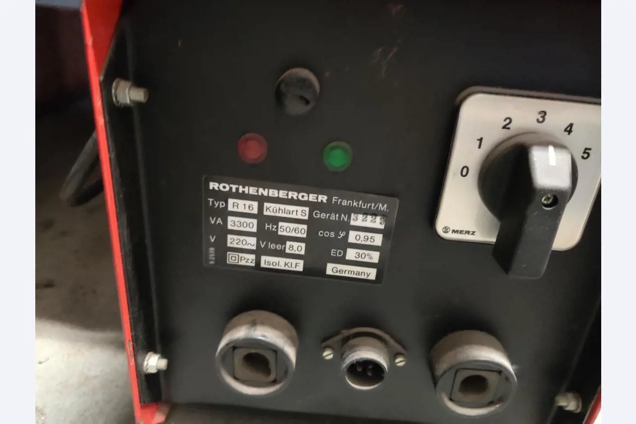 Equipos de taller y fontanería de la zona portuaria-2