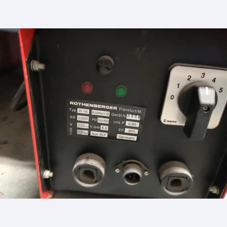 Equipos de taller y fontanería de la zona portuaria-2