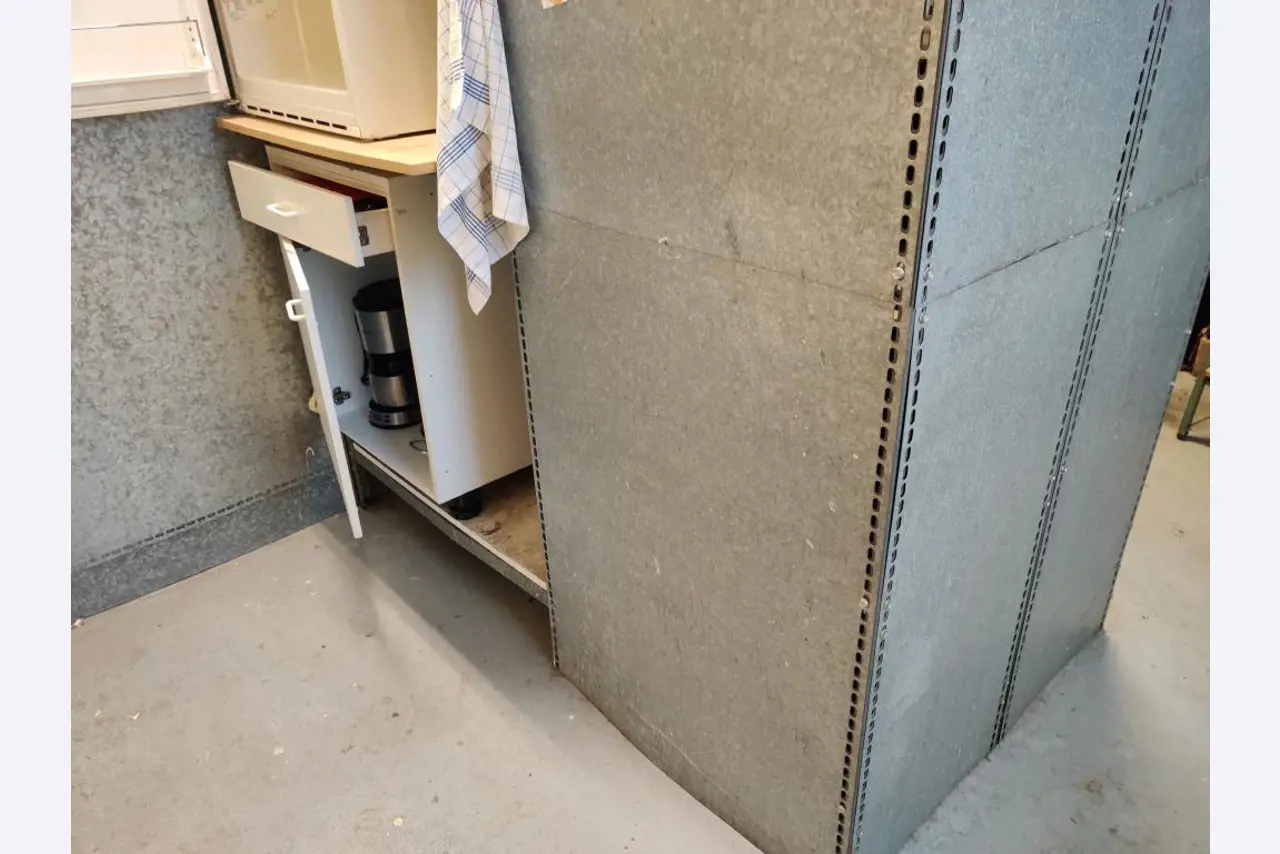 Werkstatt/ Klempnereinrichtung aus dem Hafenumfeld-14