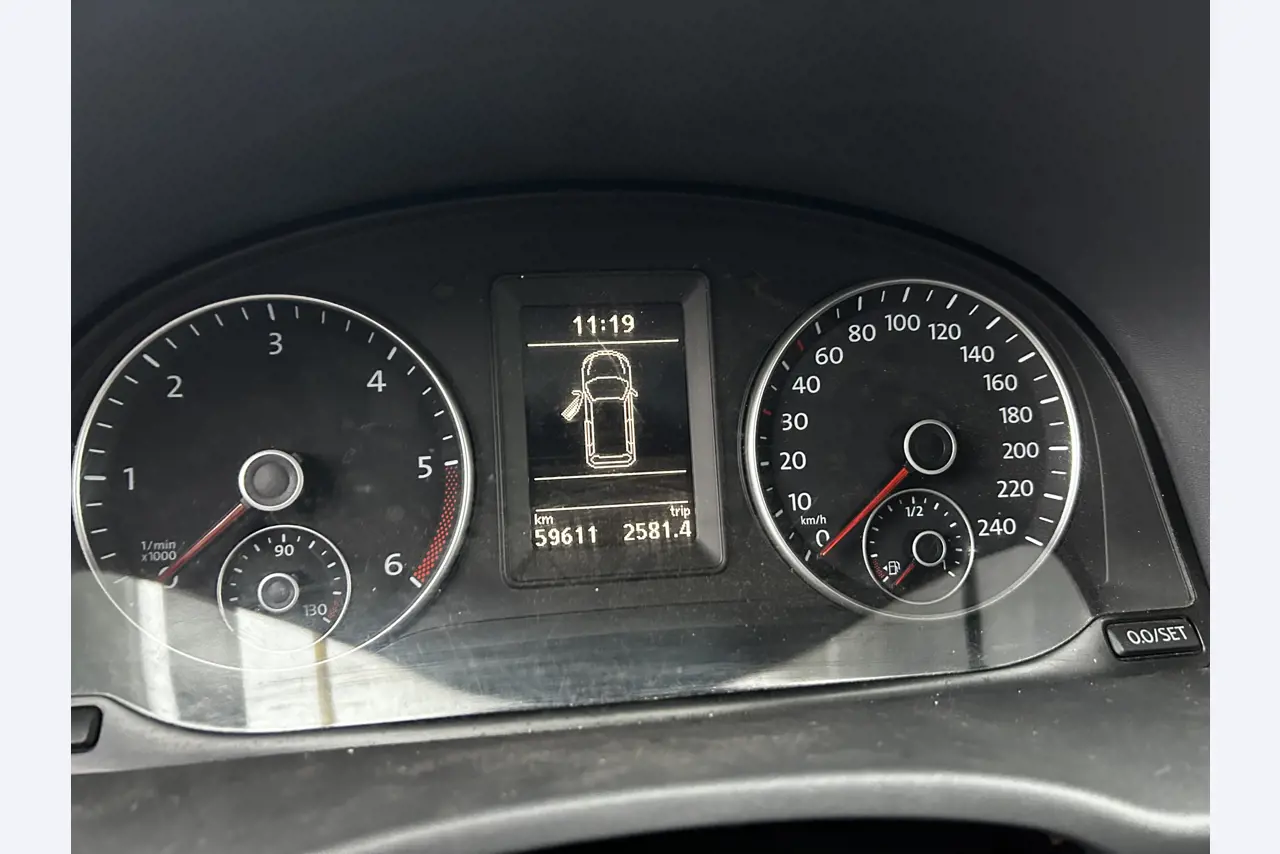 gepflegte Fahrzeuge aus dem Hafenumfeld-12