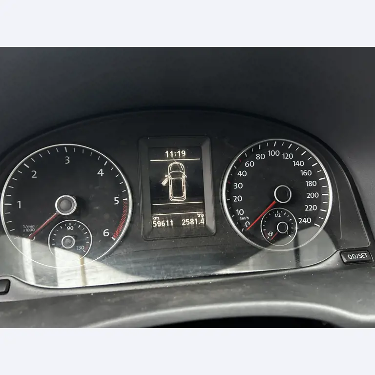 gepflegte Fahrzeuge aus dem Hafenumfeld-12