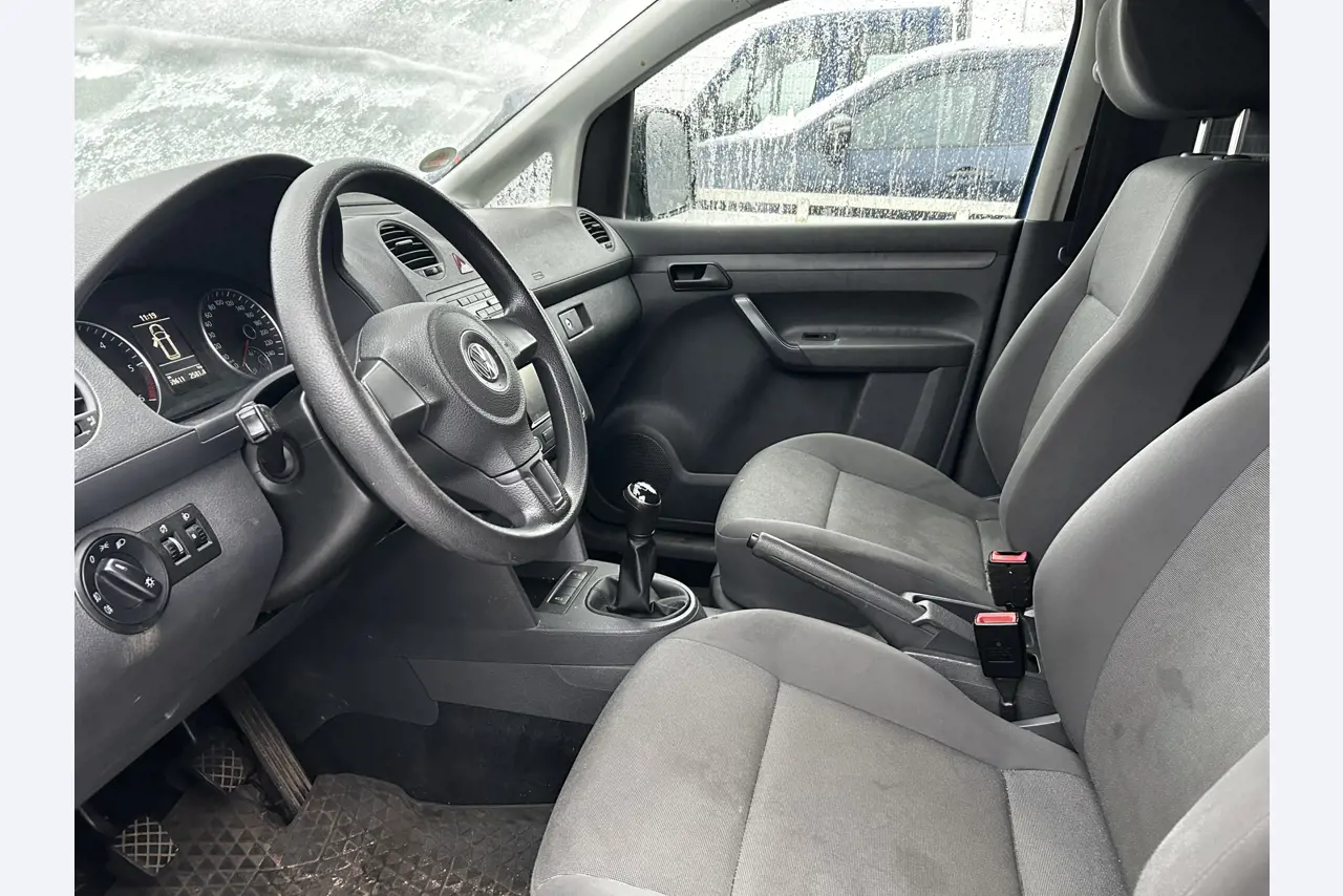 gepflegte Fahrzeuge aus dem Hafenumfeld-13