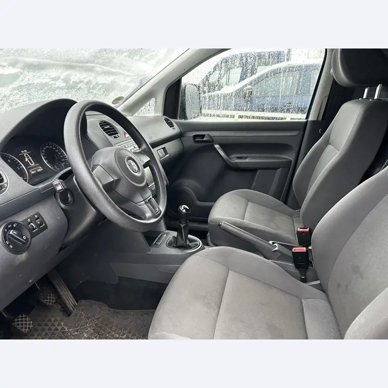 gepflegte Fahrzeuge aus dem Hafenumfeld-13