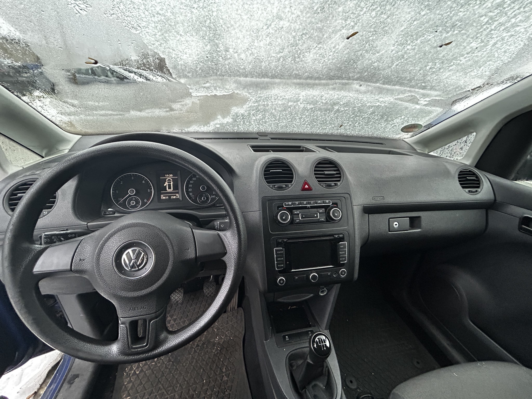 gepflegte Fahrzeuge aus dem Hafenumfeld-14