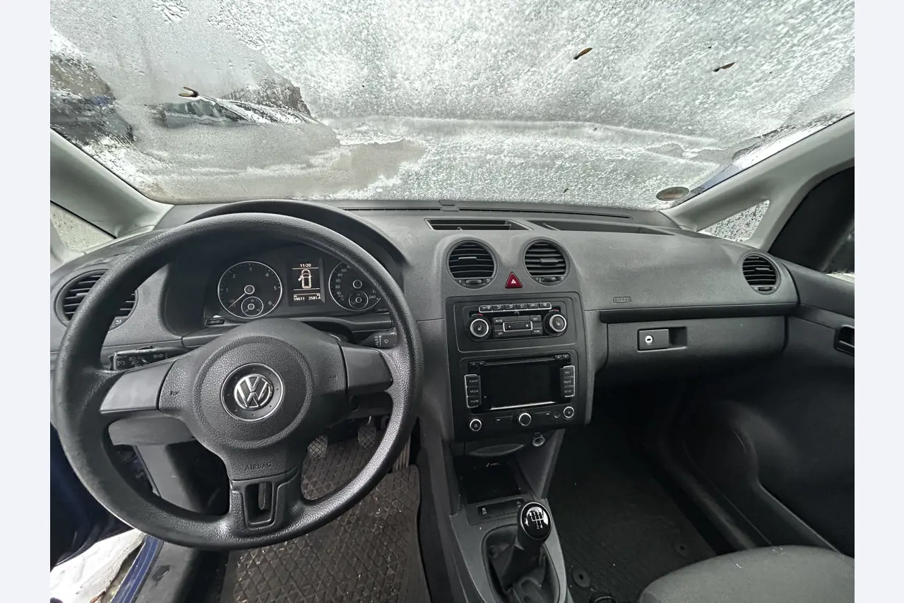 gepflegte Fahrzeuge aus dem Hafenumfeld-14