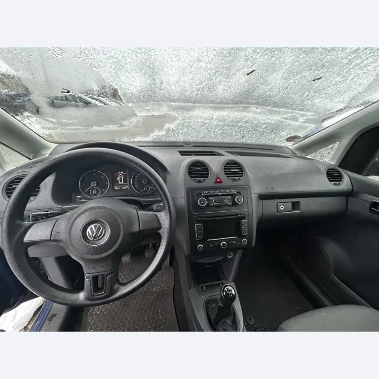 gepflegte Fahrzeuge aus dem Hafenumfeld-14