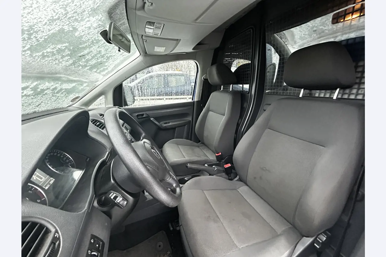 gepflegte Fahrzeuge aus dem Hafenumfeld-15